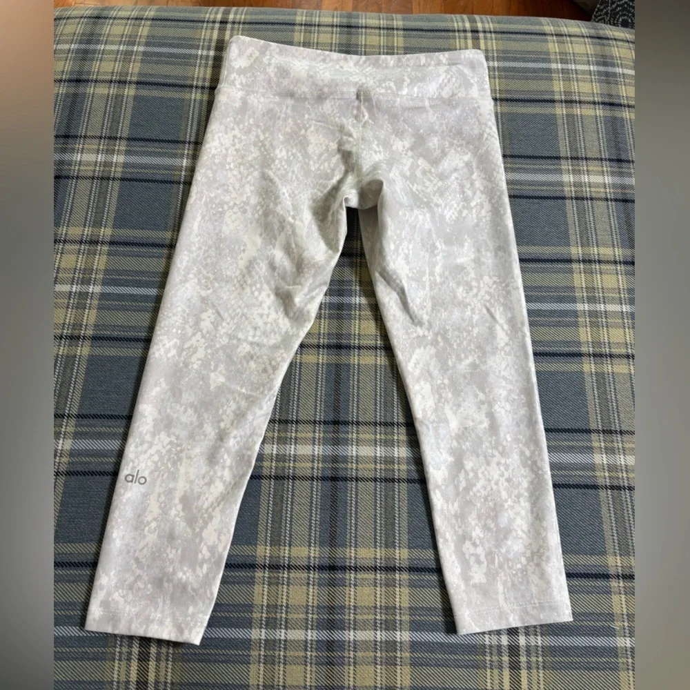 ALO Yoga **product description
